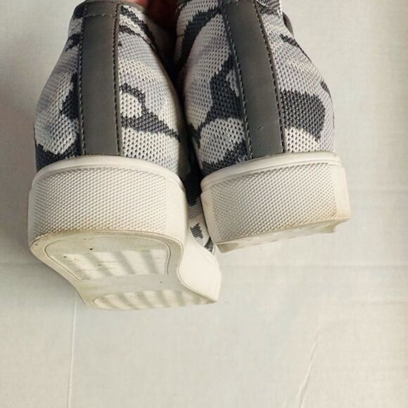 Steve Madden Click Wedge High Top Sneakers, Gray Camo Pattern, Women's Size 7 - Picture 12 of 14
